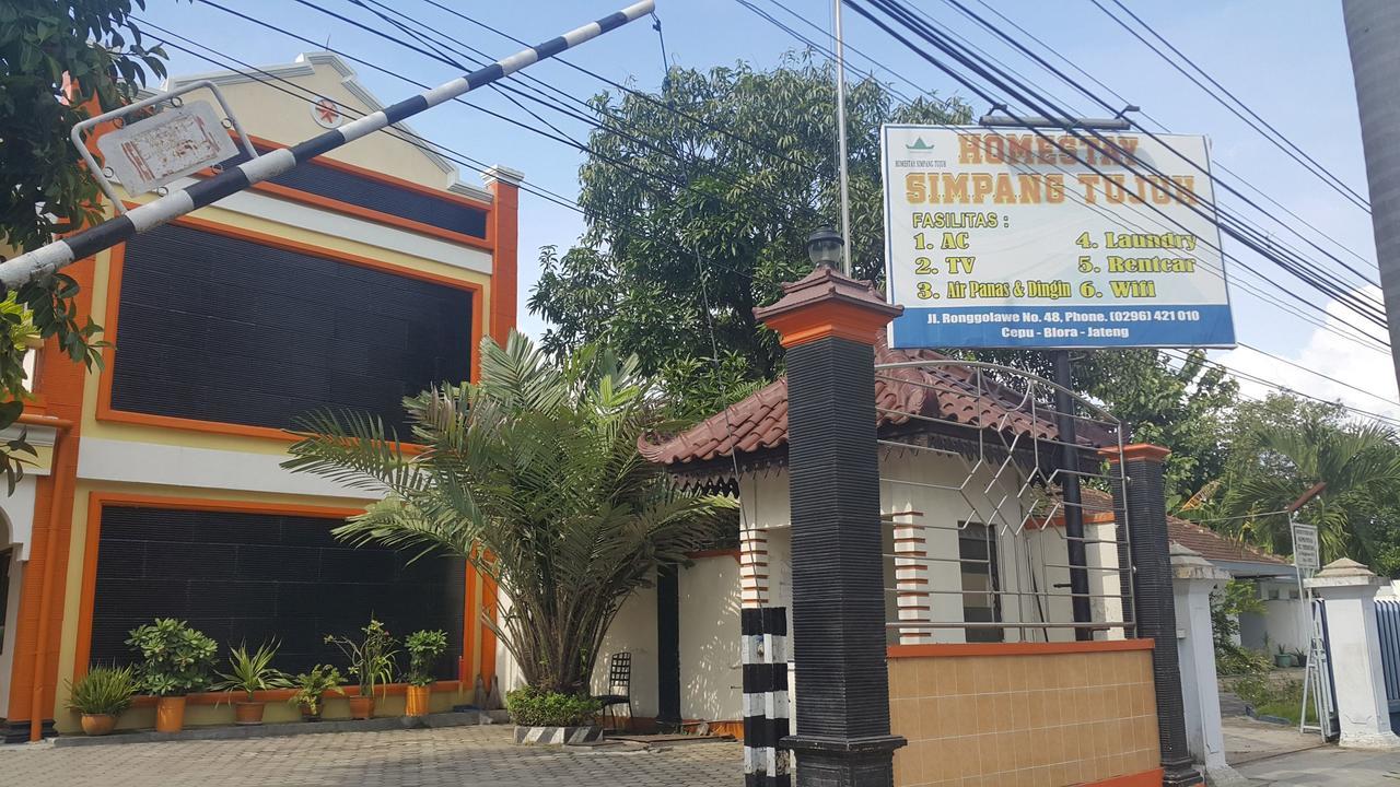 Simpang Tujuh Hotel Cepu Exterior foto
